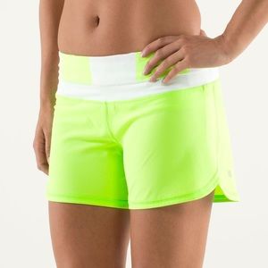 Lululemon Groovy Run Short - Zippy Green/White